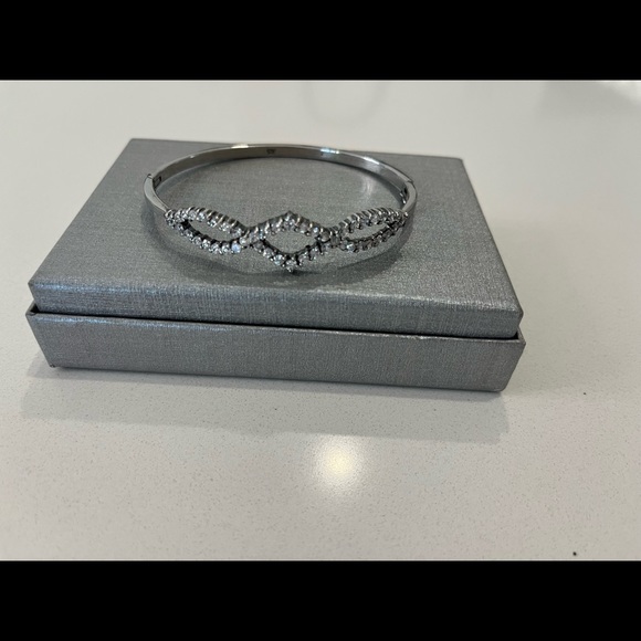 Genuine silver bangle bracelet with crystals - Picture 1 of 9